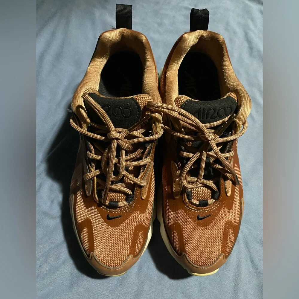 Nike Women’s Brown and Black Sneakers Size 6